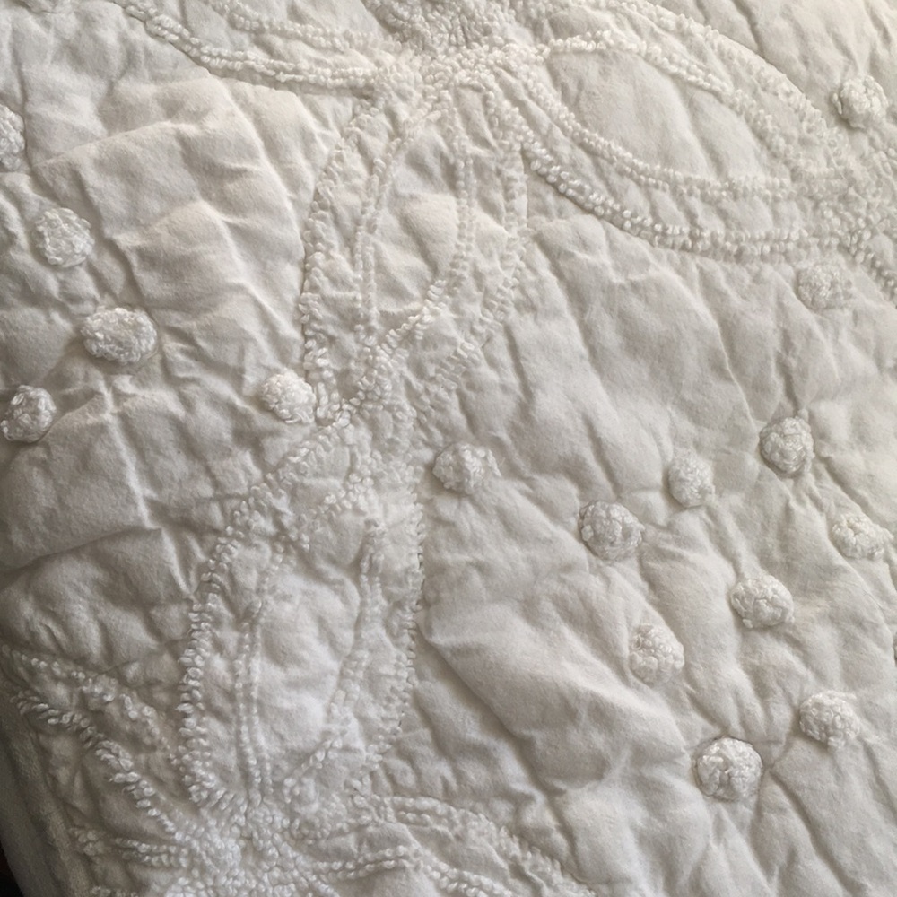 Pottery Barn Textured White Bedspread